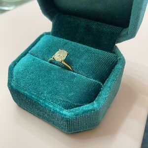 Beautiful oval shape 1ct moissanite solitaire. Size 5. 14k